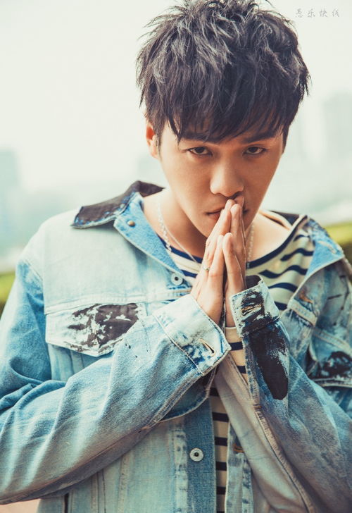 张若昀眼中有戏，网友赞其眼神撩人 一场名为“昀惜”的网络甜蜜互动